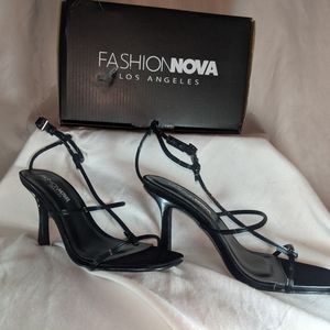 Fashion Nova T-strap sandals in black